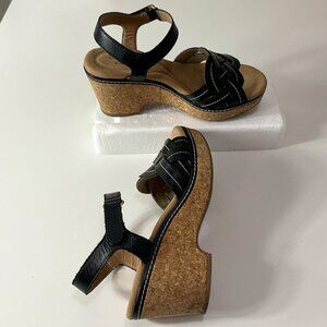 Clarks Black Leather Wedge Sandal Size 7W